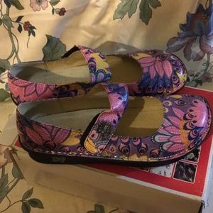 Alegria Paloma peacock feathers size 42. 11-11.5